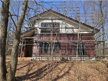 外観を南方向から撮影：リフォーム・補修等施工中