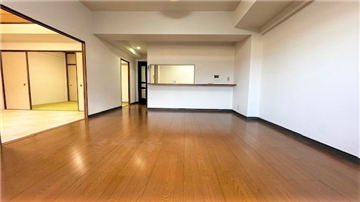 バルコニーよりキッチン方向を撮影