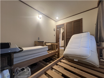 洋室(入口方向を撮影)