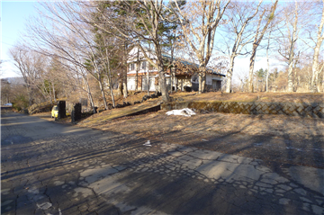 敷地(古家付き)/前面道路から撮影