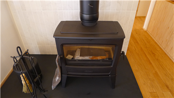 薪ストーブ（LDKに設置）
