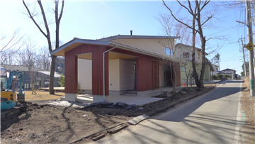 前面道路より敷地内（南西方向を撮影）