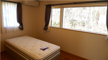 洋室２（入口より撮影）