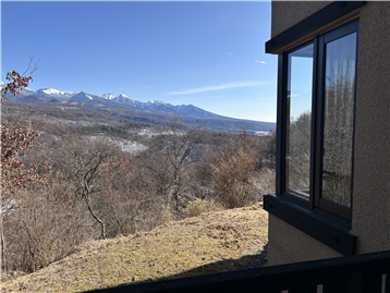 バルコニーから八ヶ岳を望めます。（南方向を撮影）