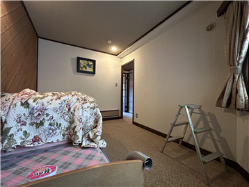 洋室（入口方向を撮影）