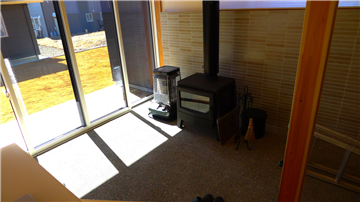 土間スペース（薪ストーブ１台設置あり）