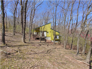 敷地内南東側より建物方向