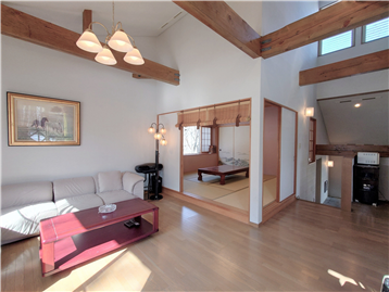 リビングの南側角より和室1方向