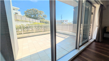 27.3 ㎡ のテラス/リビングダイニングより撮影