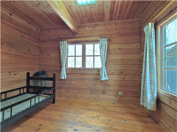 洋室を居室入口側より