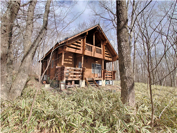 敷地内南西側より建物方向