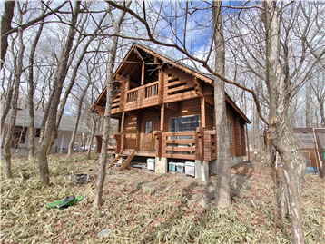 敷地内南東側より建物方向