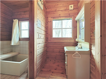 洗面脱衣室と浴室