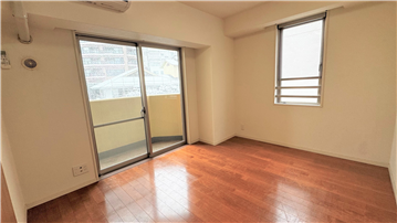 洋室（入口より撮影）／リフォーム・補修等前