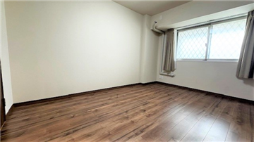 約7.0畳の洋室／入口より撮影