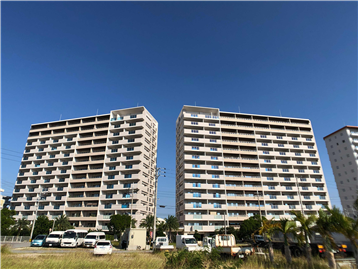 外観（左側／地上14階建、総戸数102戸）