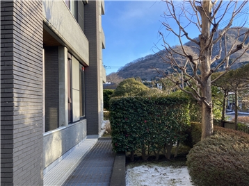 LDK前テラスから洋室2方向を撮影