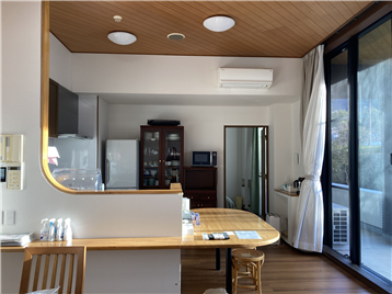 LDKからキッチンカウンター方向を撮影