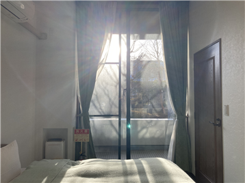 テラスに面した洋室2