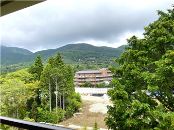 バルコニーから箱根外輪山