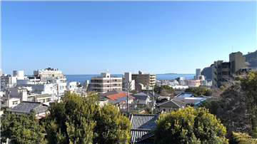 バルコニーより南東方向に相模灘を望みます。