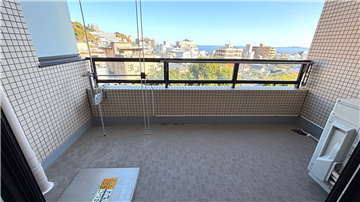 7.85 ㎡ のバルコニー(東方向を撮影)