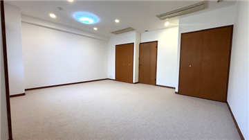 洋室(入口方向を撮影)