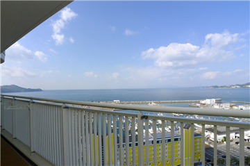 北西側バルコニーから和歌浦湾を一望