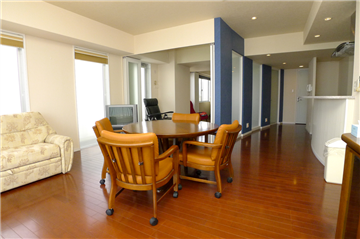 リビング・ダイニング／洋室2方向を撮影