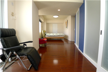 洋室１と２の間仕切を開けると約１５畳の広さ／LDより撮影