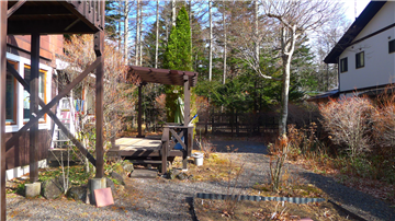 お庭（東方向を撮影）