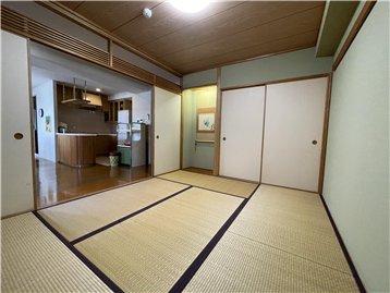 和室（入口方向を撮影）