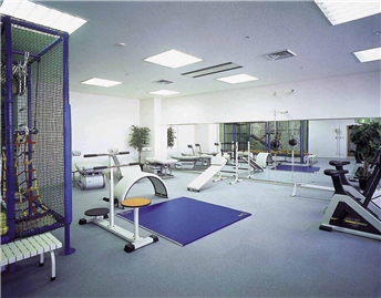 隣接する会員制ホテルのフィットネスルーム※無料