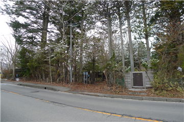 敷地入口/前面道路から西方向を撮影