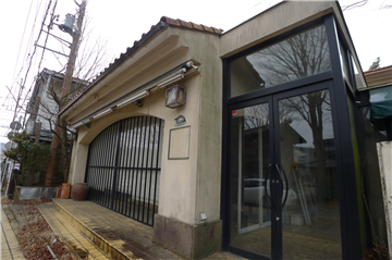 古家(別棟2)/前面道路から南西方向を撮影