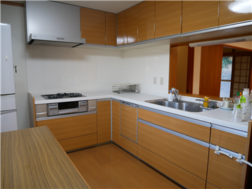 使い勝手の良いL字型キッチン