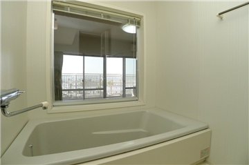 ＬＤＫ越しに眺望が楽しめる浴室