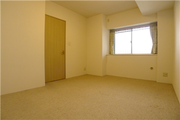 独立した洋室（約7.0畳）／クロゼット前より撮影