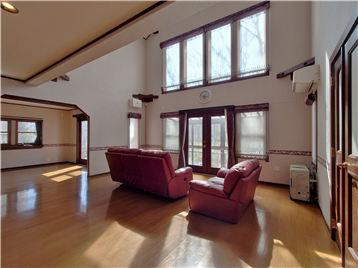 リビングの北側角よりサンルーム方向