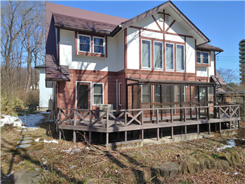 建物外観を西側より