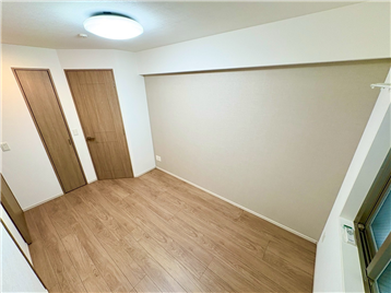 洋室/収納方向を撮影