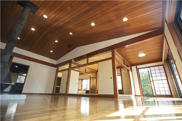 リビングダイニング／南西側から北東側を撮影