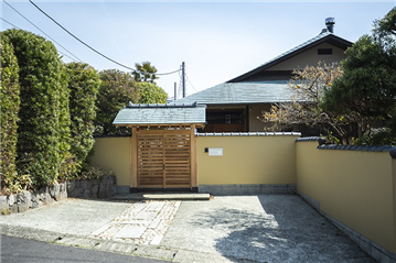 外観／カースペース（２台）あり