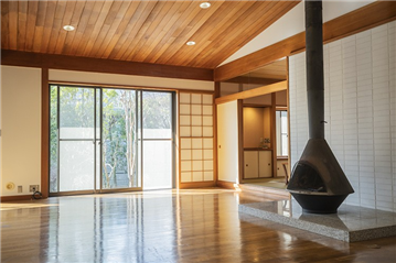 リビングダイニング／北東側から南西側を撮影