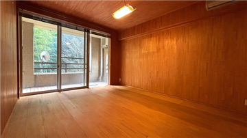 洋室2（バルコニー方向を撮影）