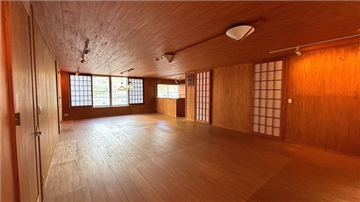 リビングダイニング（キッチン方向を撮影）