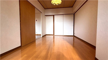 洋室(バルコニー方向から撮影)