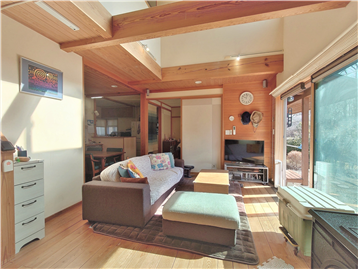 玄関ホール側よりLDK方向