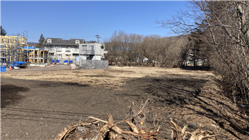 敷地南東側から北西方向を撮影