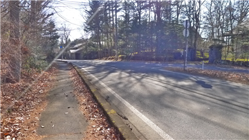 西側前面道路(南側を撮影)